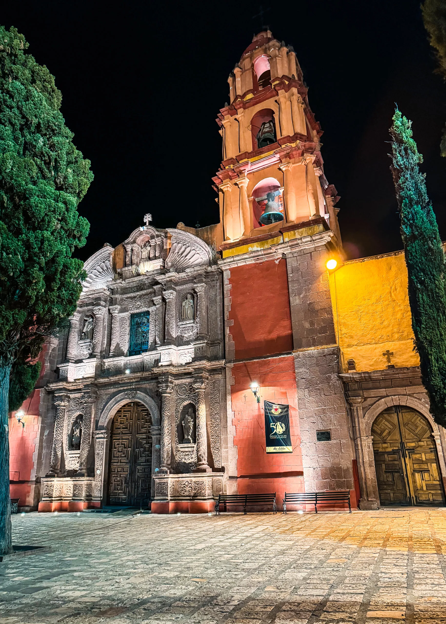 Church lit up at night in San Miguel de Allende