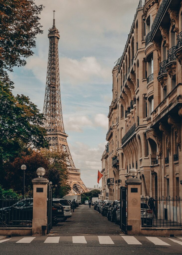 Bonding Over Baguettes: Family-Friendly Activities in Paris - Navigating Paris with Ease