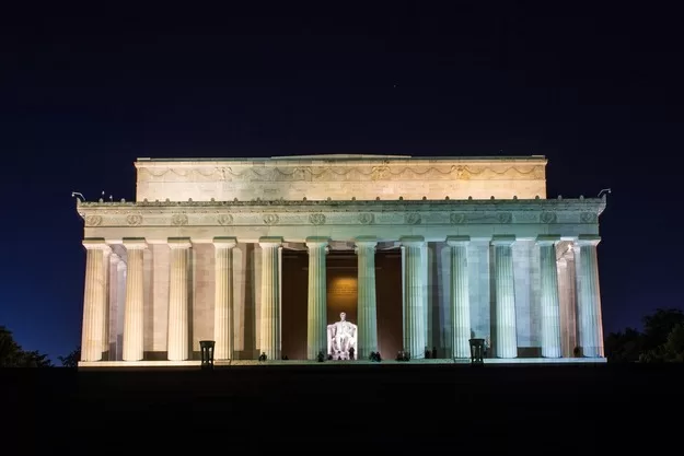 Linclon Memorial by night - a must see in any Washington DC itinerary