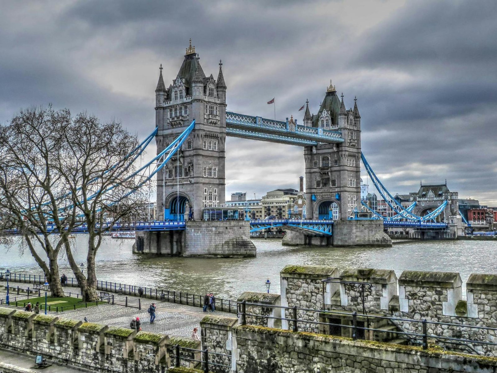 the Icoonic tower bridge in London